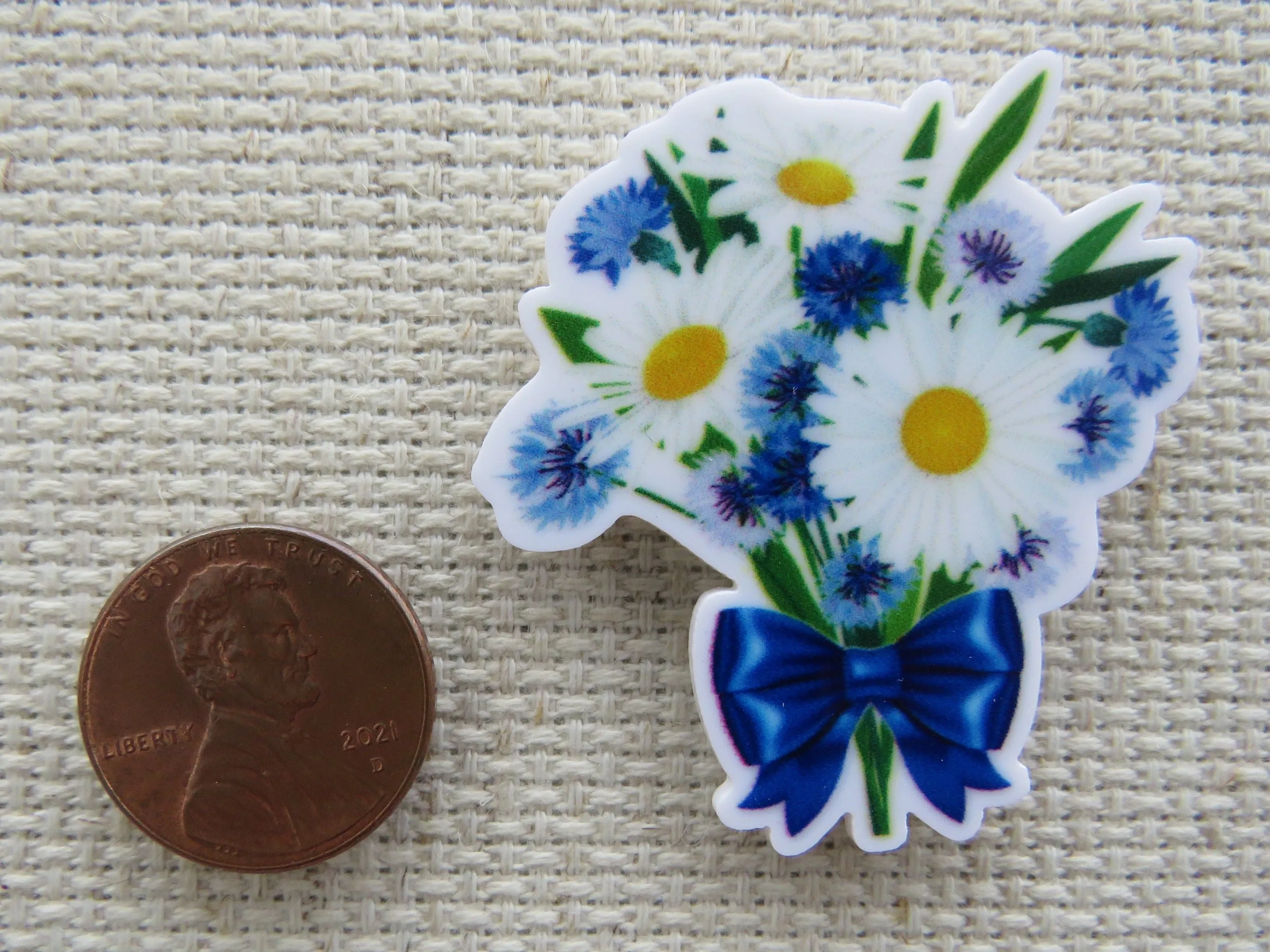 Blue and White Flowers Needle Minder, Cover Minder, Magnet