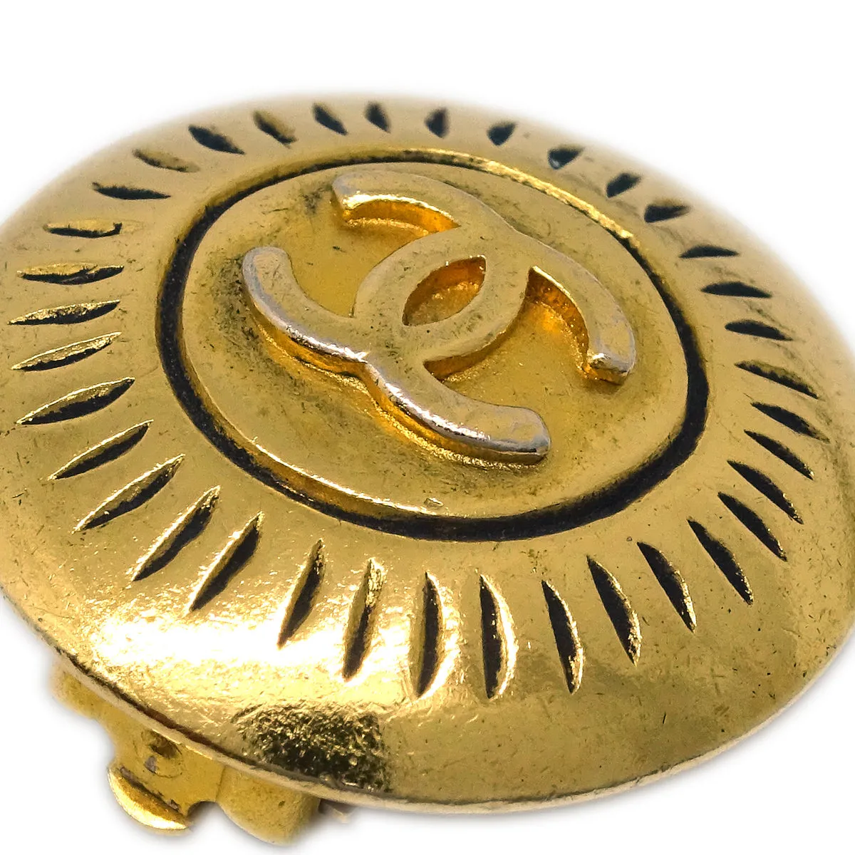 Chanel Button Earrings Clip-On Gold 96C
