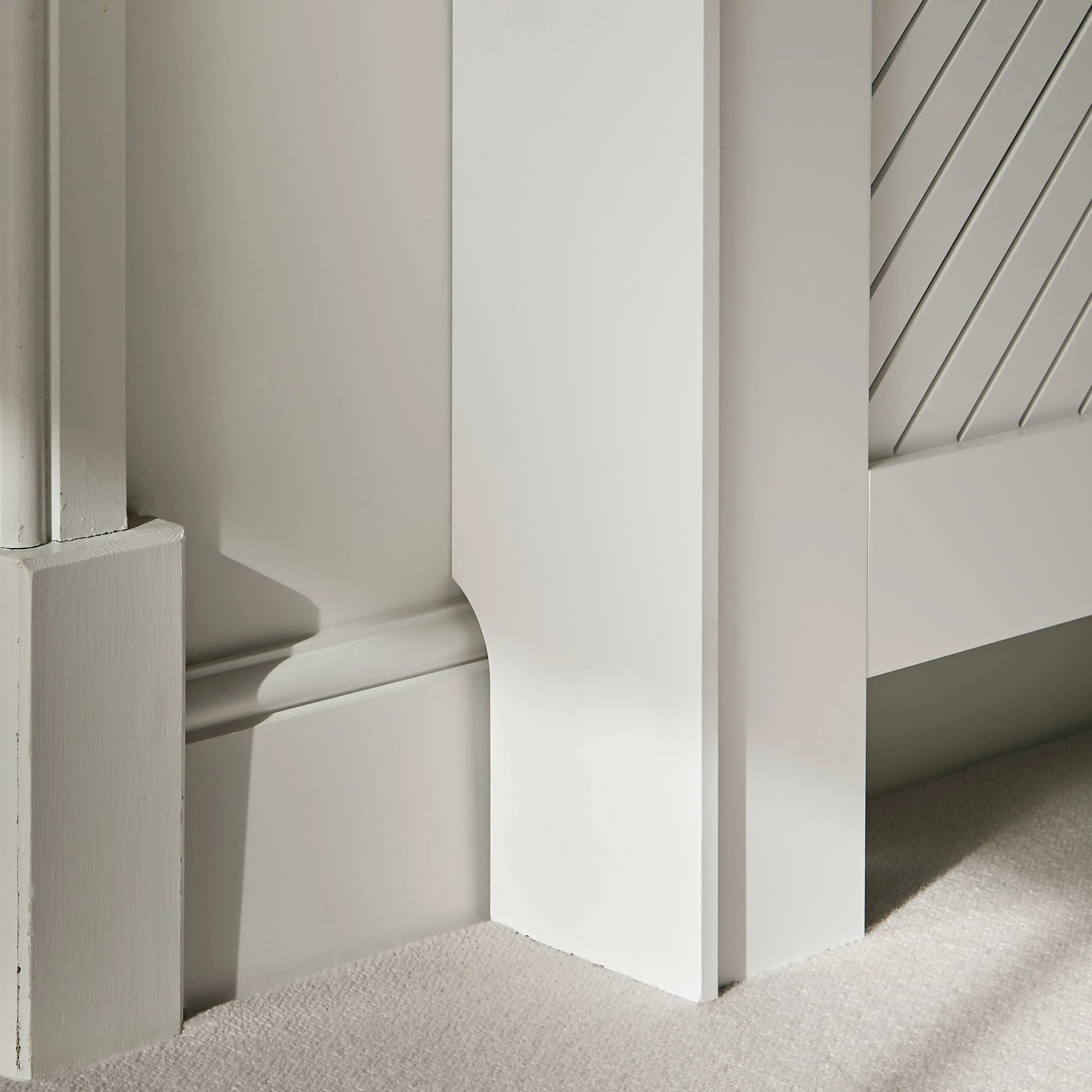 Jack Adjustable Radiator Cover - Snow White