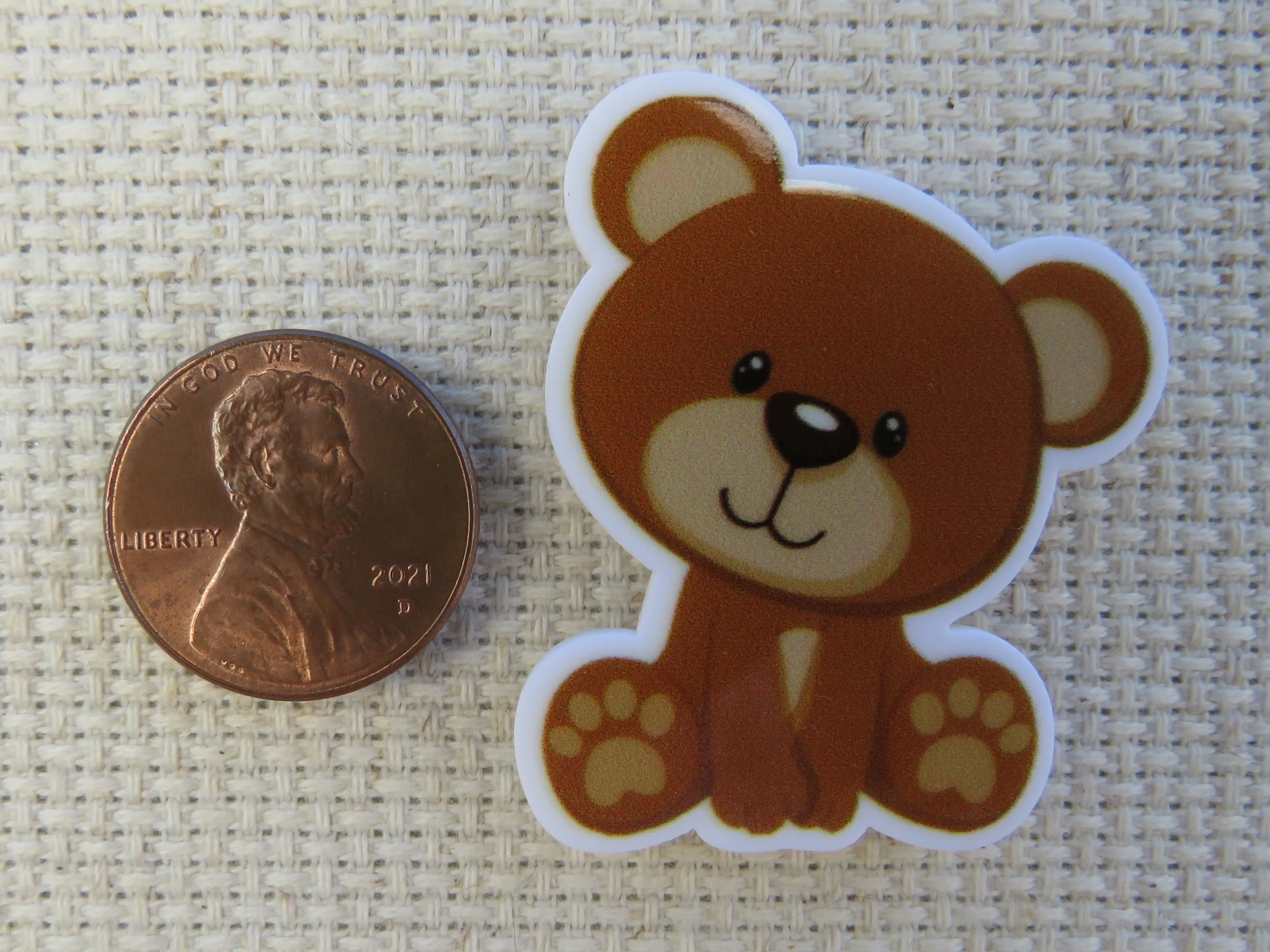Sitting Bear Needle Minder, Cover Minder, Magnet